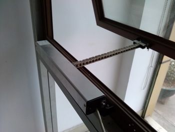 窗户链条开窗机的使用展示